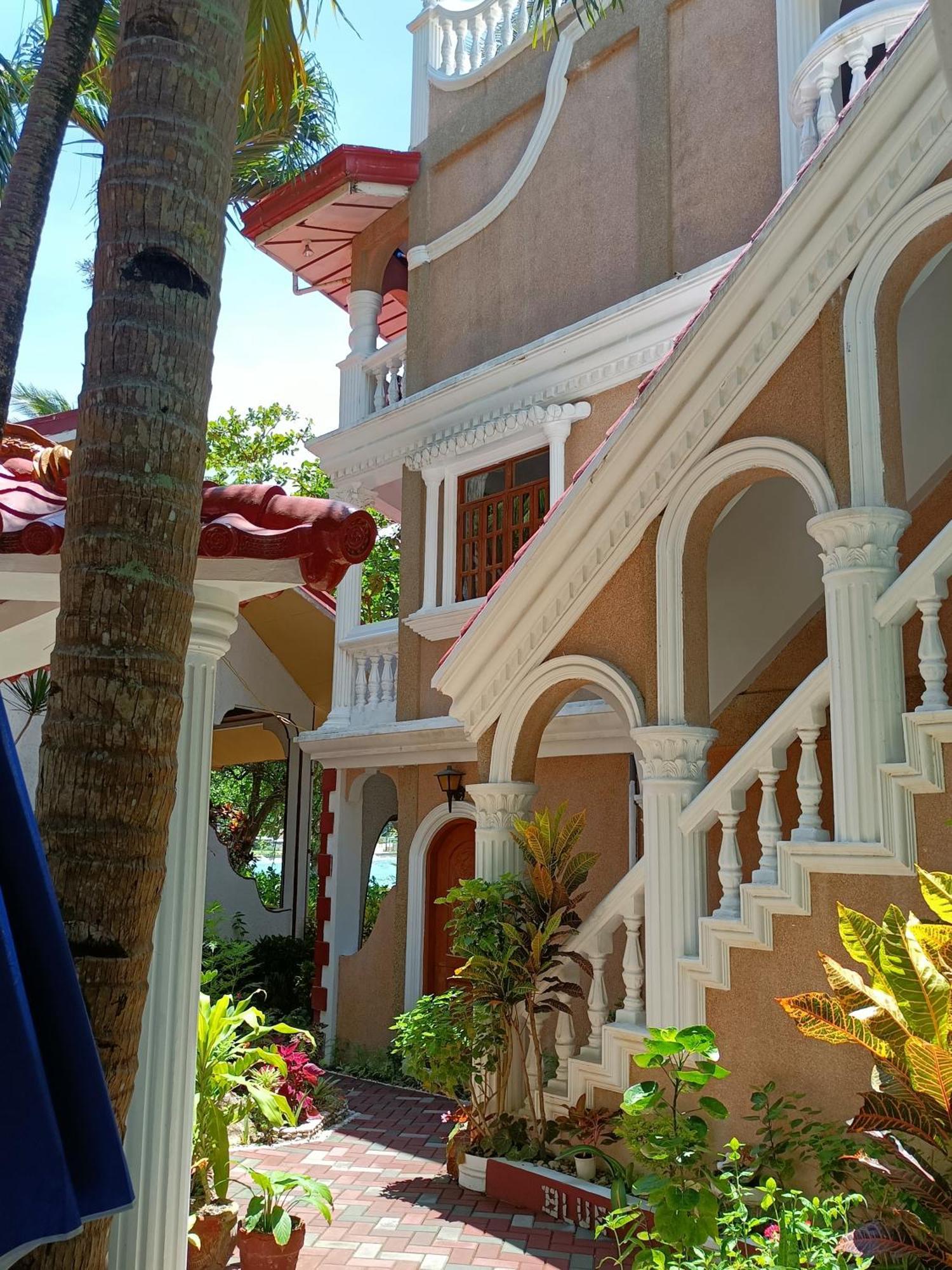Blue Crystal Beach Resort Puerto Galera Kültér fotó