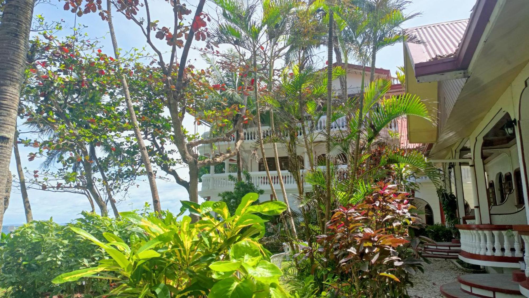 Blue Crystal Beach Resort Puerto Galera Kültér fotó