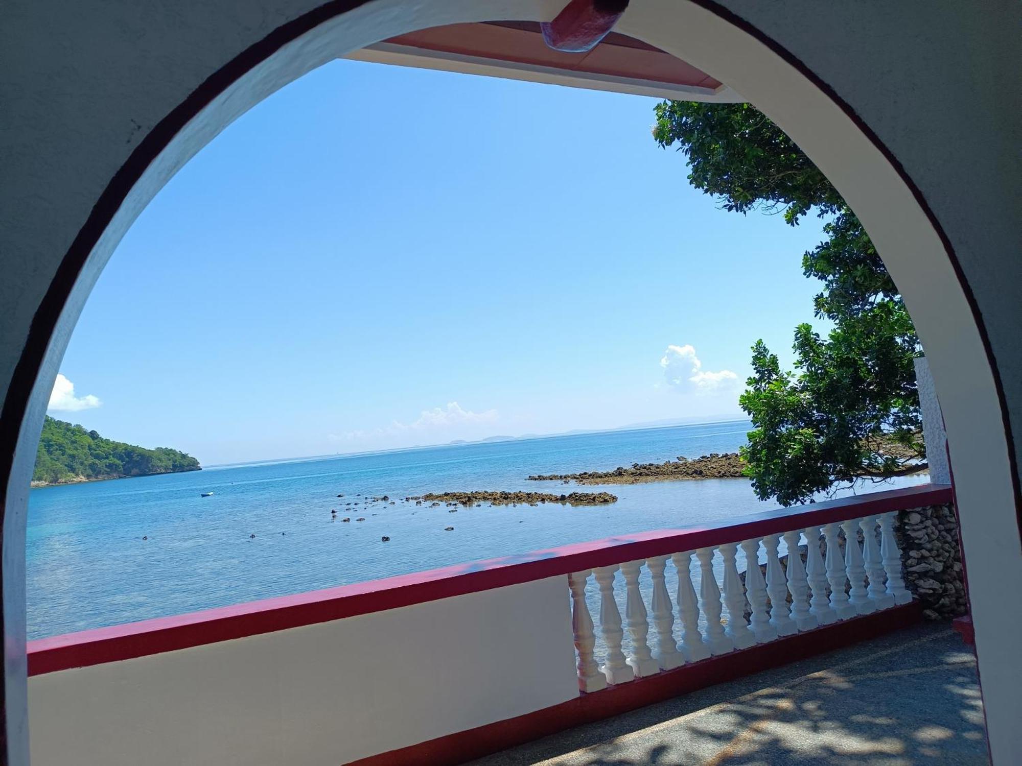 Blue Crystal Beach Resort Puerto Galera Kültér fotó