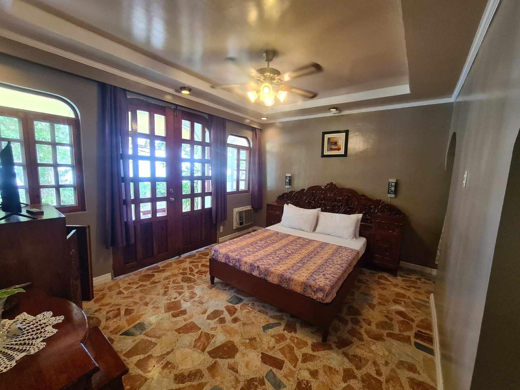 Blue Crystal Beach Resort Puerto Galera Kültér fotó