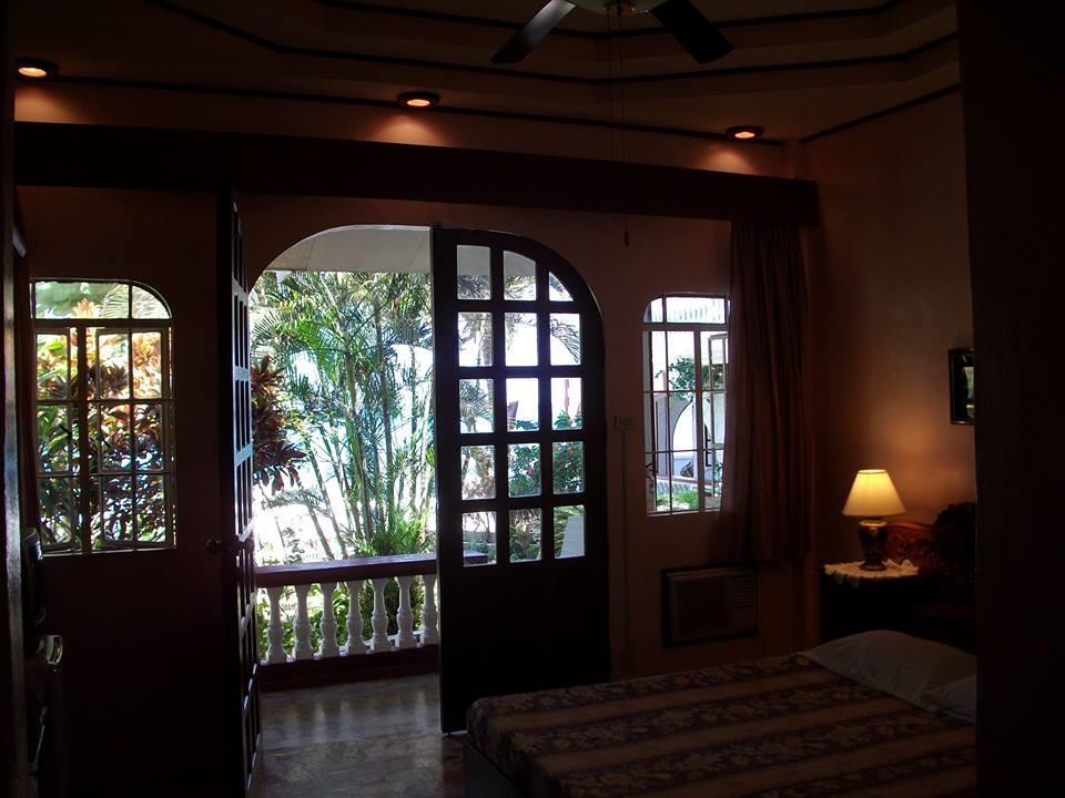 Blue Crystal Beach Resort Puerto Galera Kültér fotó