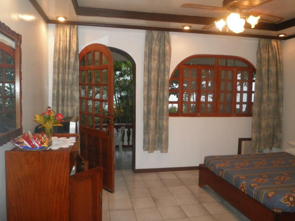 Blue Crystal Beach Resort Puerto Galera Kültér fotó